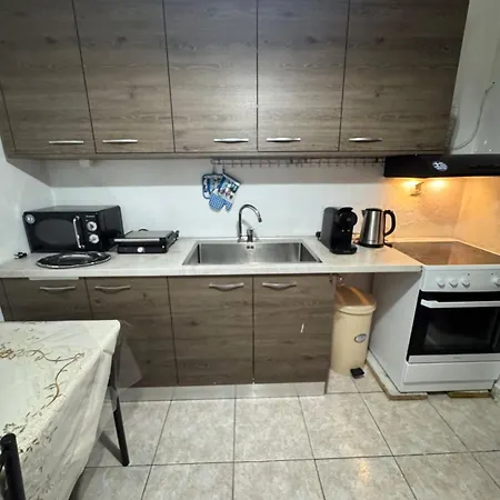 Quiet Detached House Family-friendly بيت للعطل *