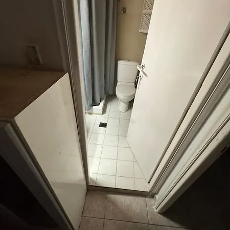 Quiet Detached House Family-friendly بيت للعطل