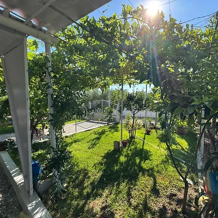 Quiet Detached House Family-friendly بيت للعطل
