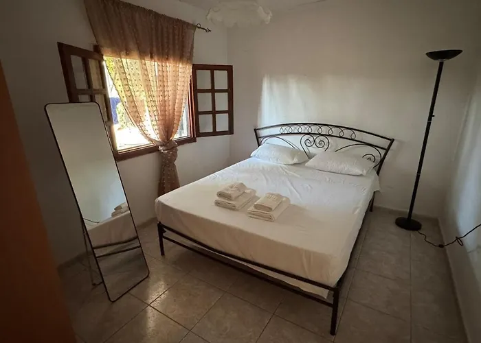 Quiet Detached House Family-friendly بيت للعطل *