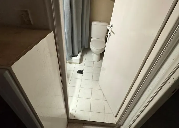 Quiet Detached House Family-friendly بيت للعطل
